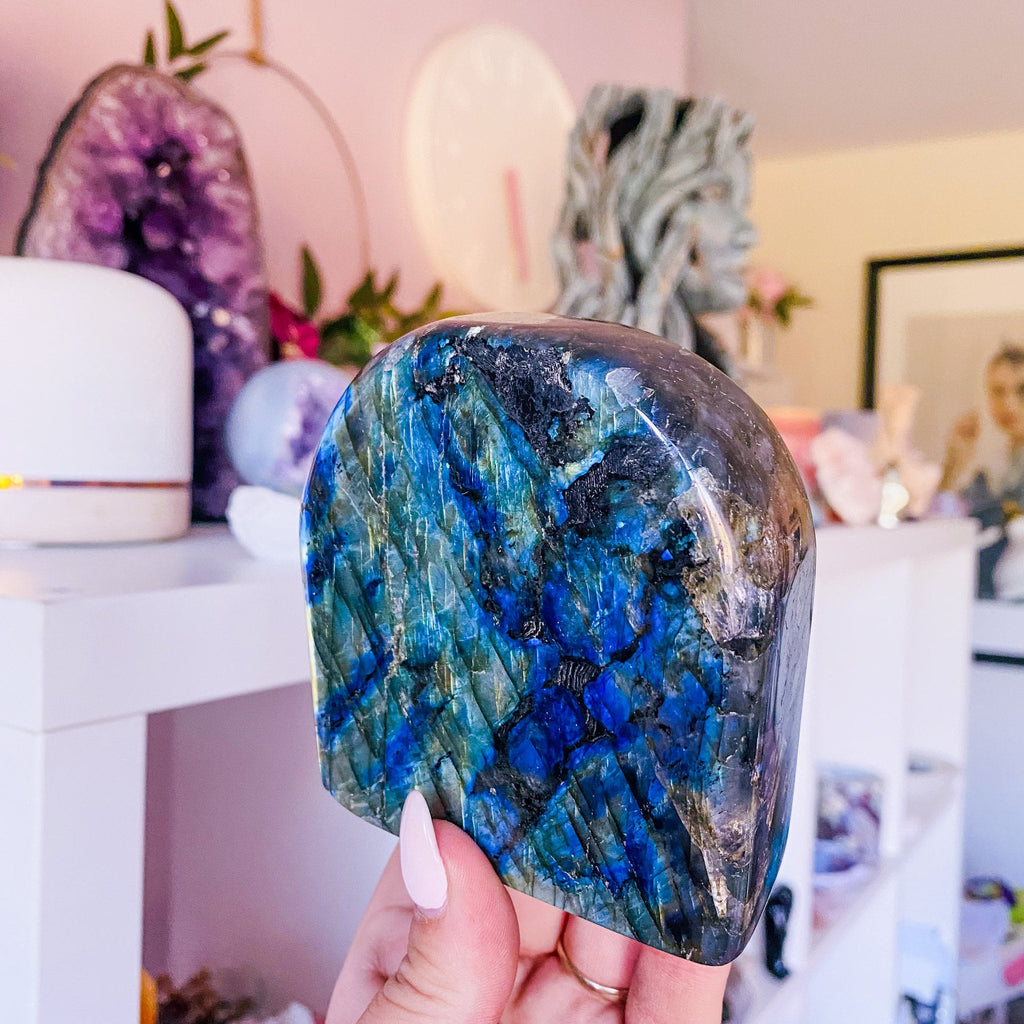 657g Labradorite Blue Flash Crystal Freeform / Helps Transformation & Change, Inspires You To Achieve Your Dreams / Uplifts Mood - Premium  from My Store - Just £40! Shop now at Lumi Gemstones