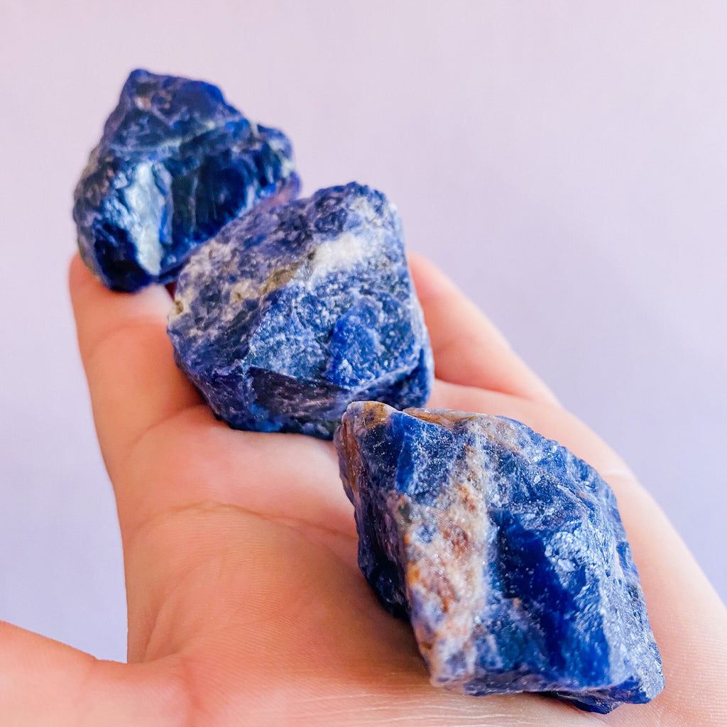 Sodalite Raw Crystals / Rough, Natural Crystals / Calms Panic Attacks, Creates Emotional Balance / Encourages You To Verbalise Feelings